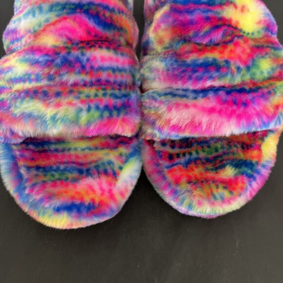Ugg Fluff Yeah Pixelate 1125007K Youth Slides Size Y-6 Slipper Benefits Charity - Picture 10 of 14